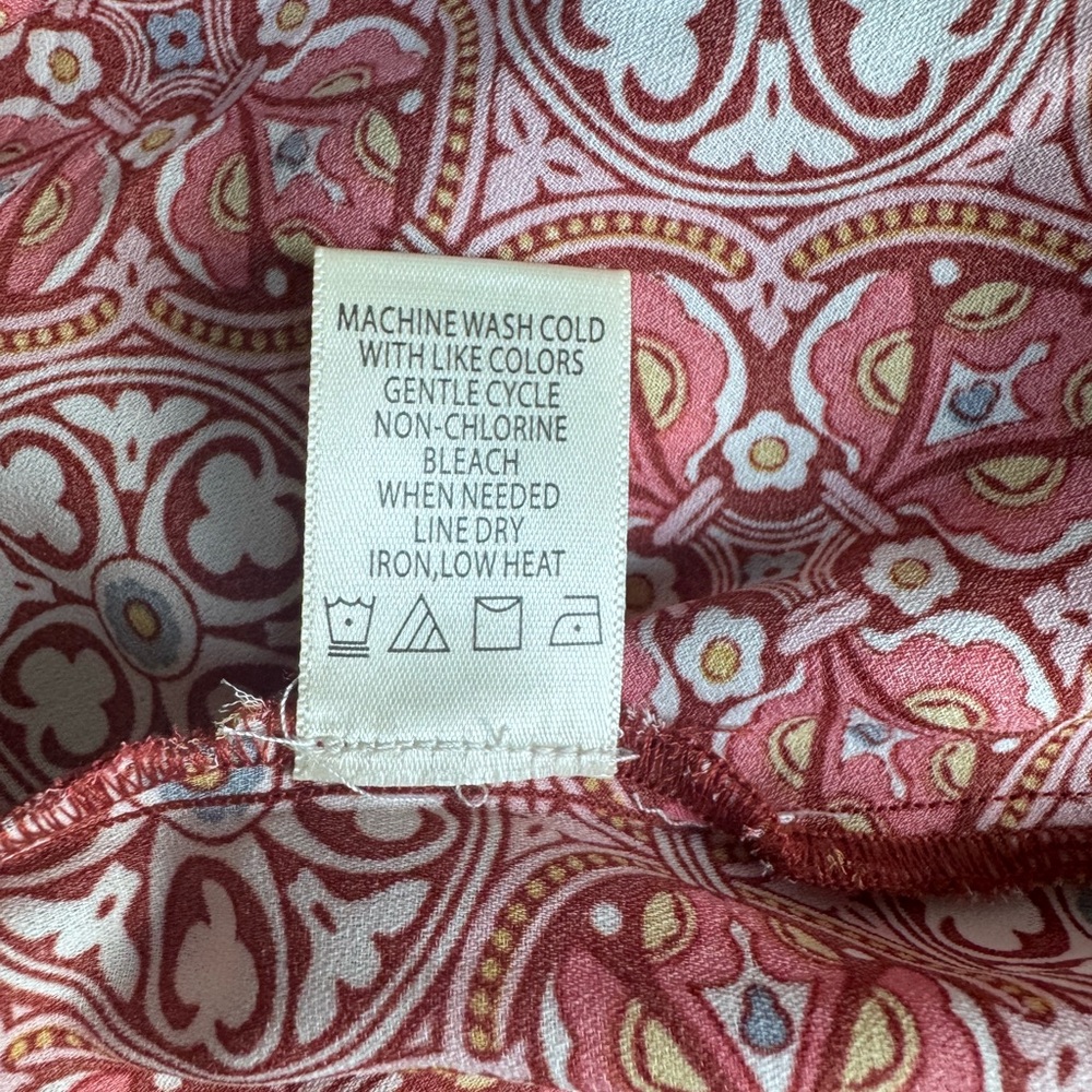 Women’s Max Studio Geometric Print V-Neck Blouse - size S - Picture 11 of 11